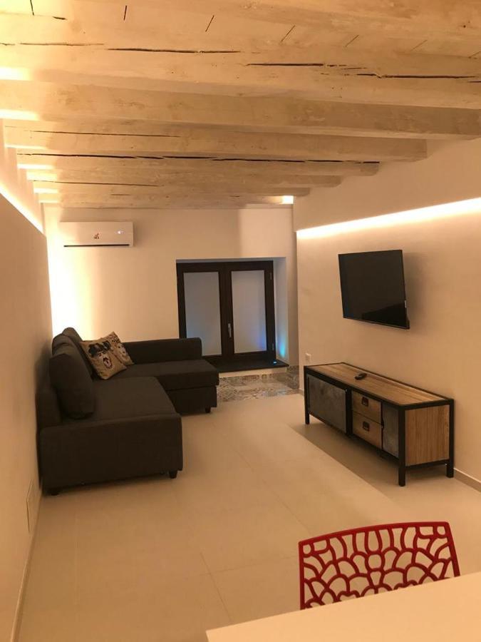 Il Vicoletto Luxury Apartments เอากุสตา ภายนอก รูปภาพ